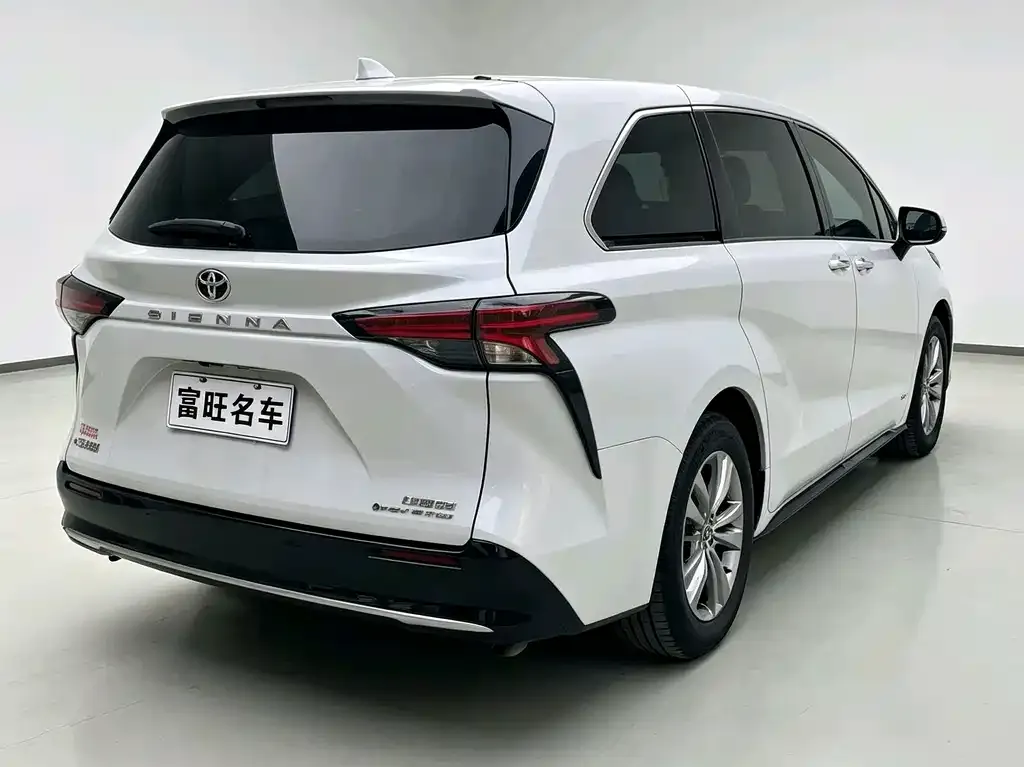 Toyota Sienna — фото 3