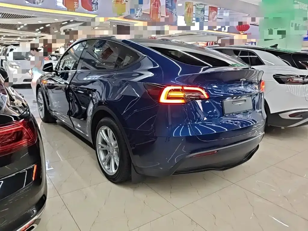 Tesla Model Y — фото 9