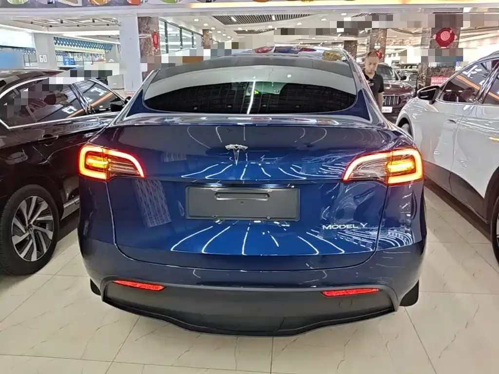 Tesla Model Y — фото 6