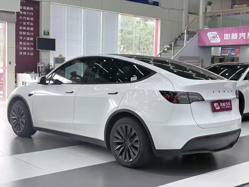 Tesla Model Y — фото 6