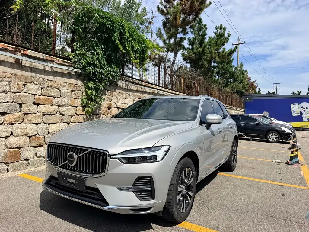 Volvo XC60 — фото 1