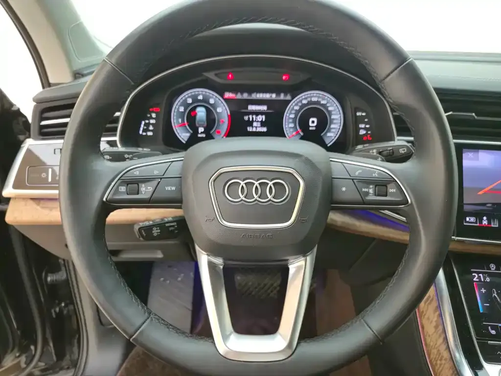 Audi Q7 — фото 7