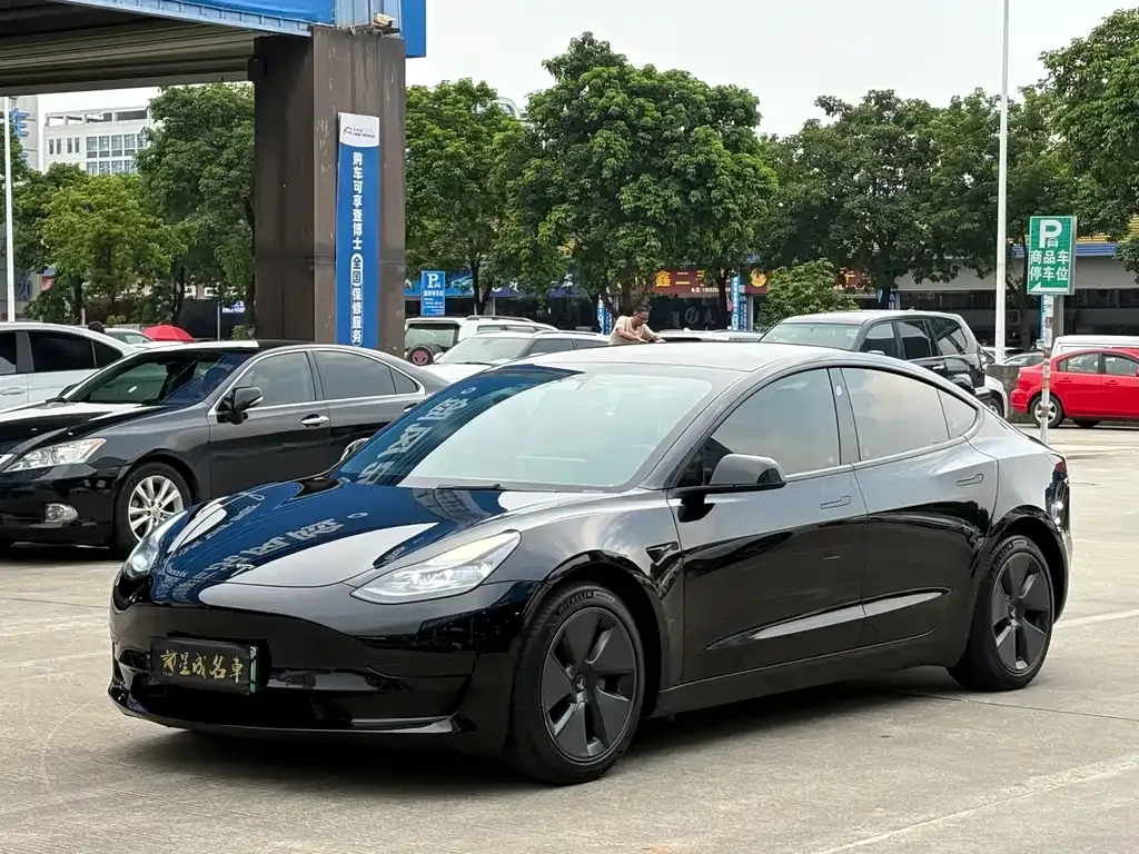 Tesla Model 3 — фото 1