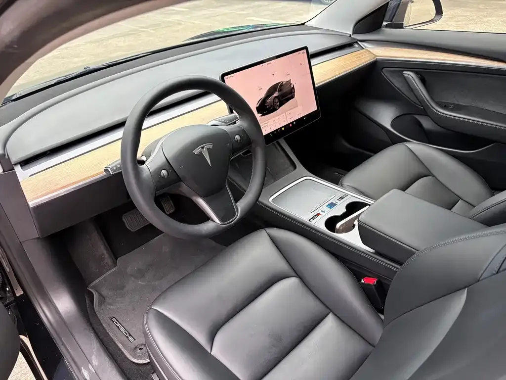 Tesla Model 3 — фото 4
