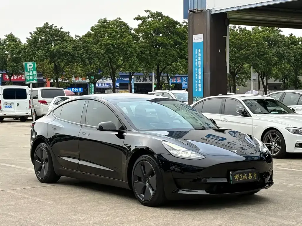 Tesla Model 3 — фото 9