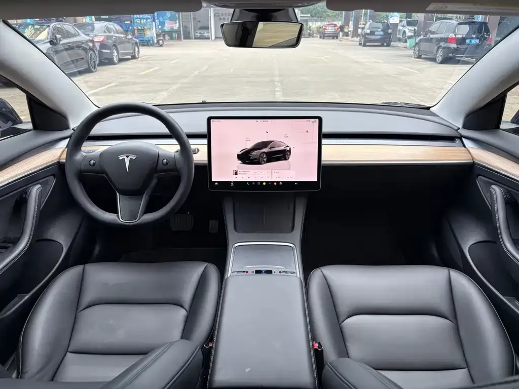 Tesla Model 3 — фото 3