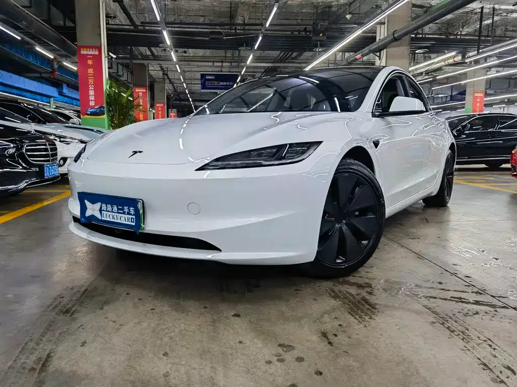Tesla Model 3 — фото 1