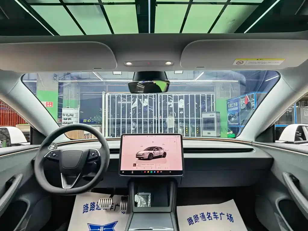 Tesla Model 3 — фото 3