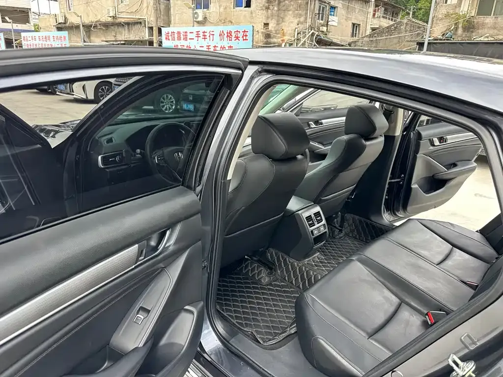 Honda Accord — фото 9