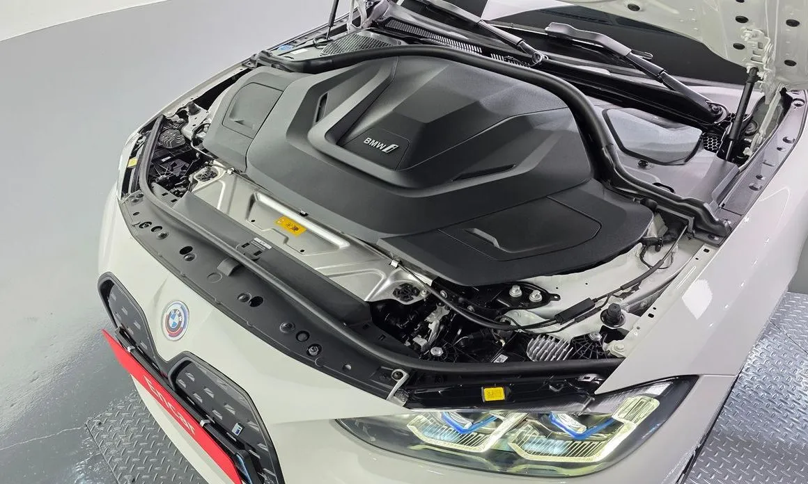 BMW i4 — фото 10
