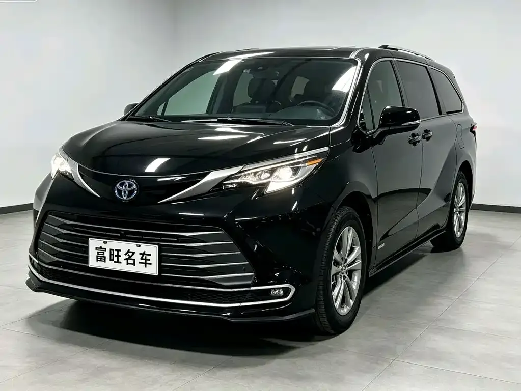 Toyota Sienna — фото 1