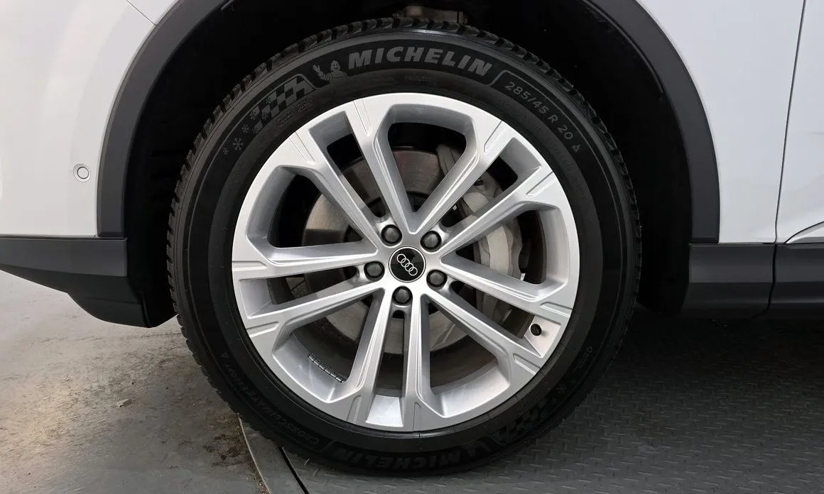 Audi Q7 — фото 7