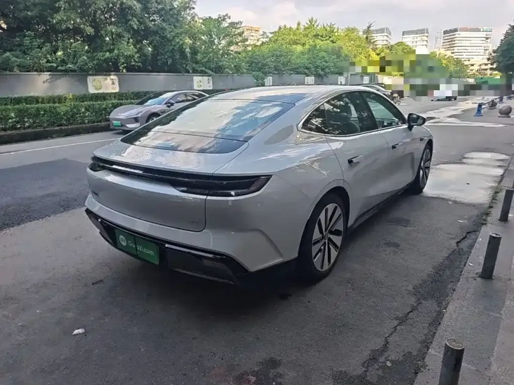 Geely Galaxy E8 — фото 10