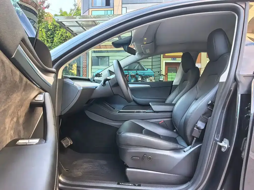 Tesla Model Y — фото 5