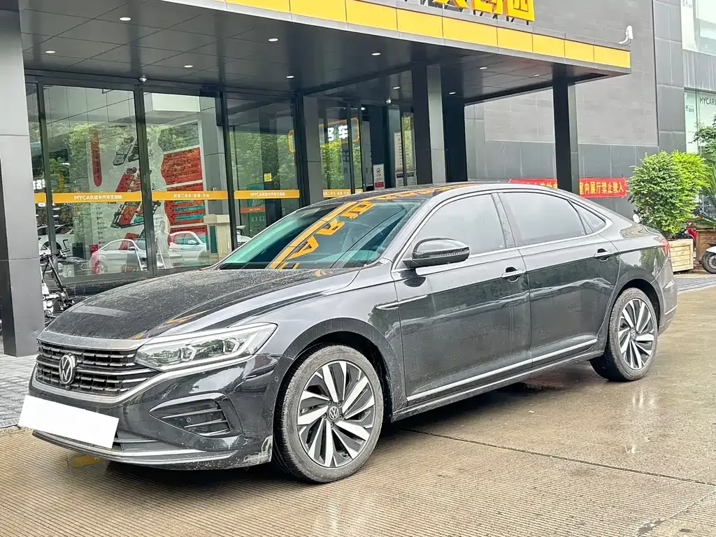 Volkswagen Passat — фото 1