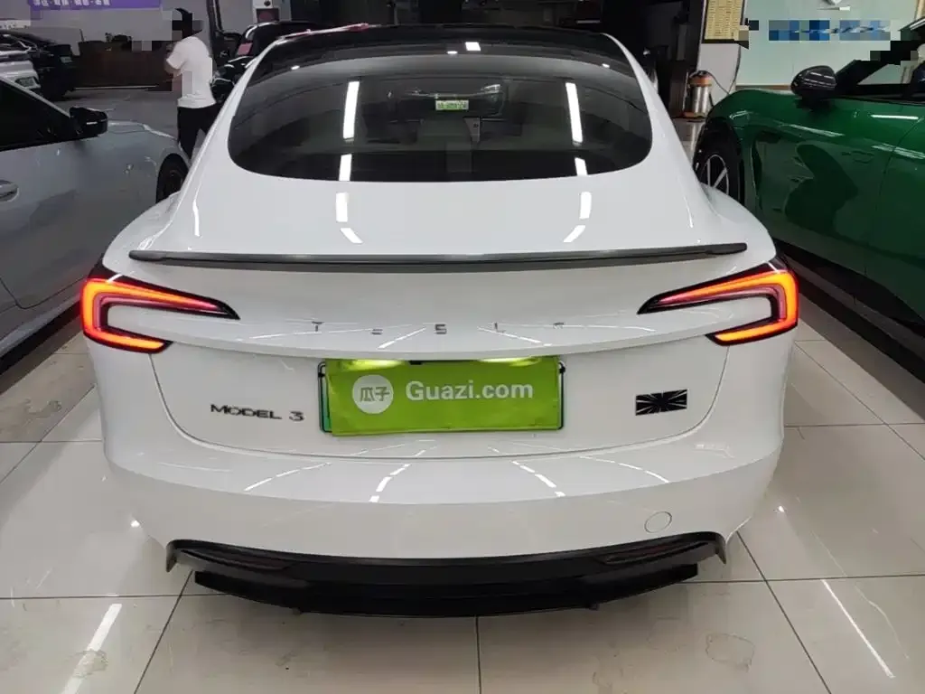 Tesla Model 3 — фото 10
