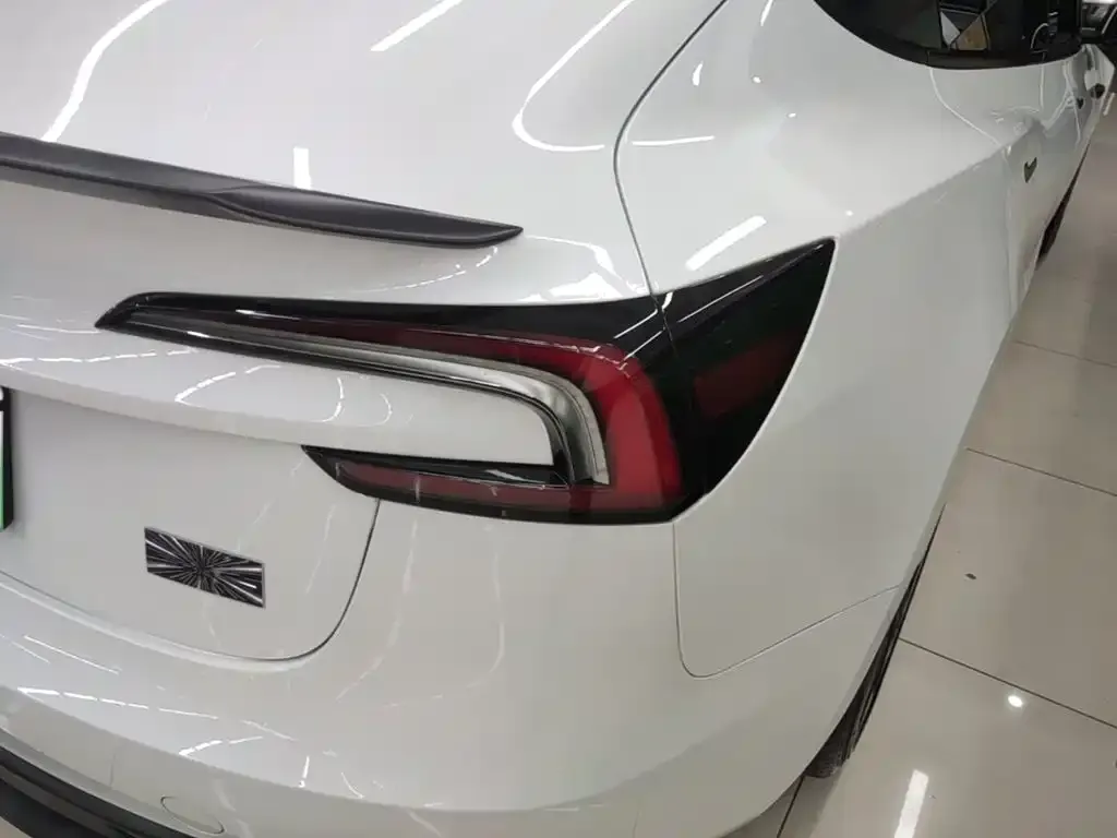 Tesla Model 3 — фото 3