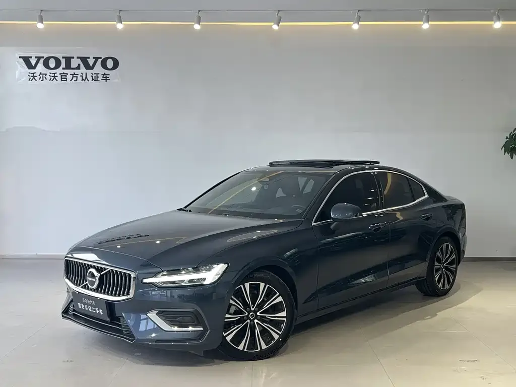 Volvo S60 — фото 1