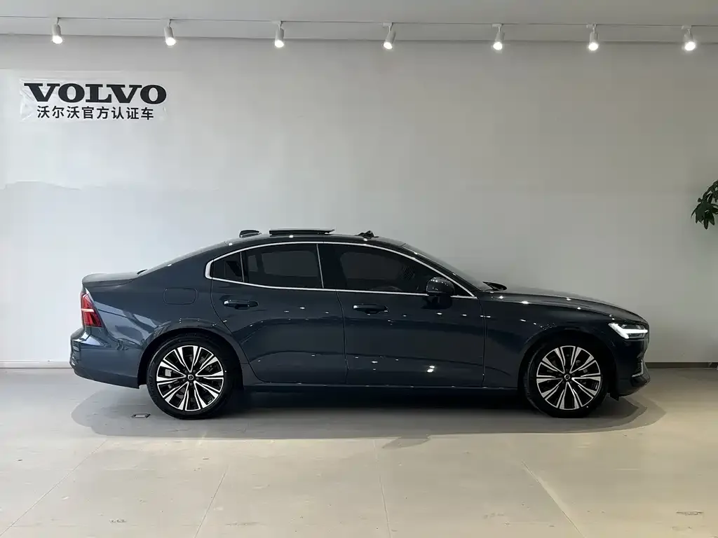 Volvo S60 — фото 4