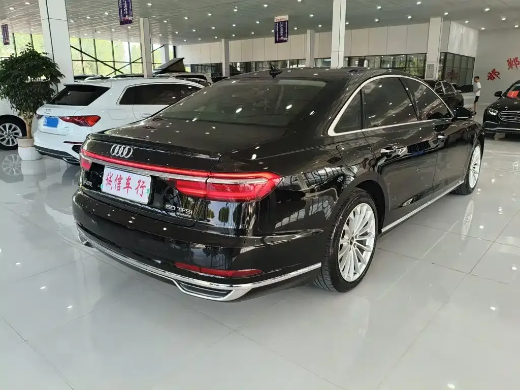 Audi A8 — фото 6