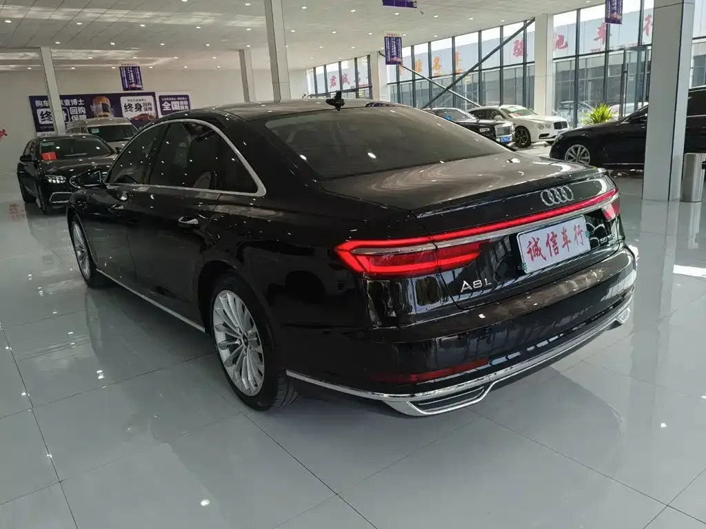Audi A8 — фото 10