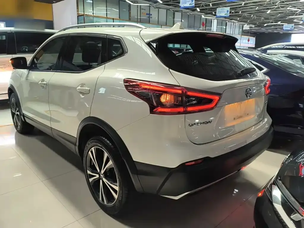 Nissan Qashqai — фото 9