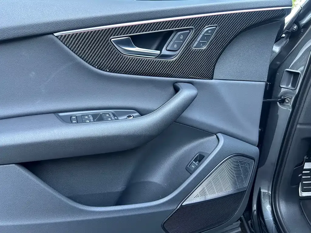 Audi Q7 — фото 10