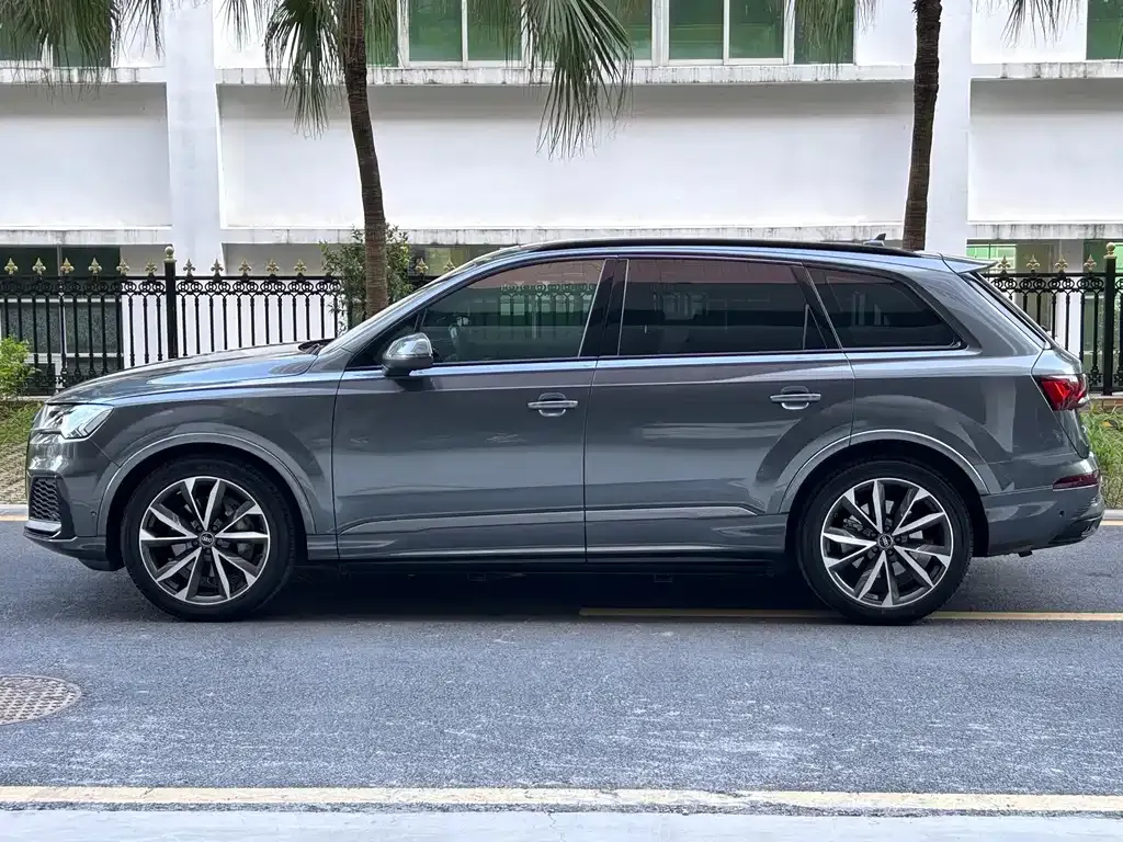 Audi Q7 — фото 8