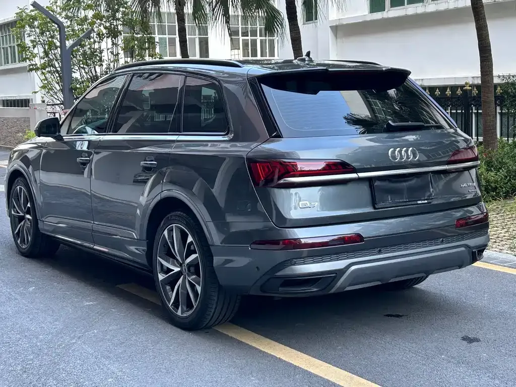 Audi Q7 — фото 3