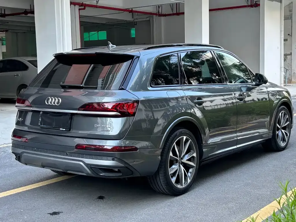 Audi Q7 — фото 9