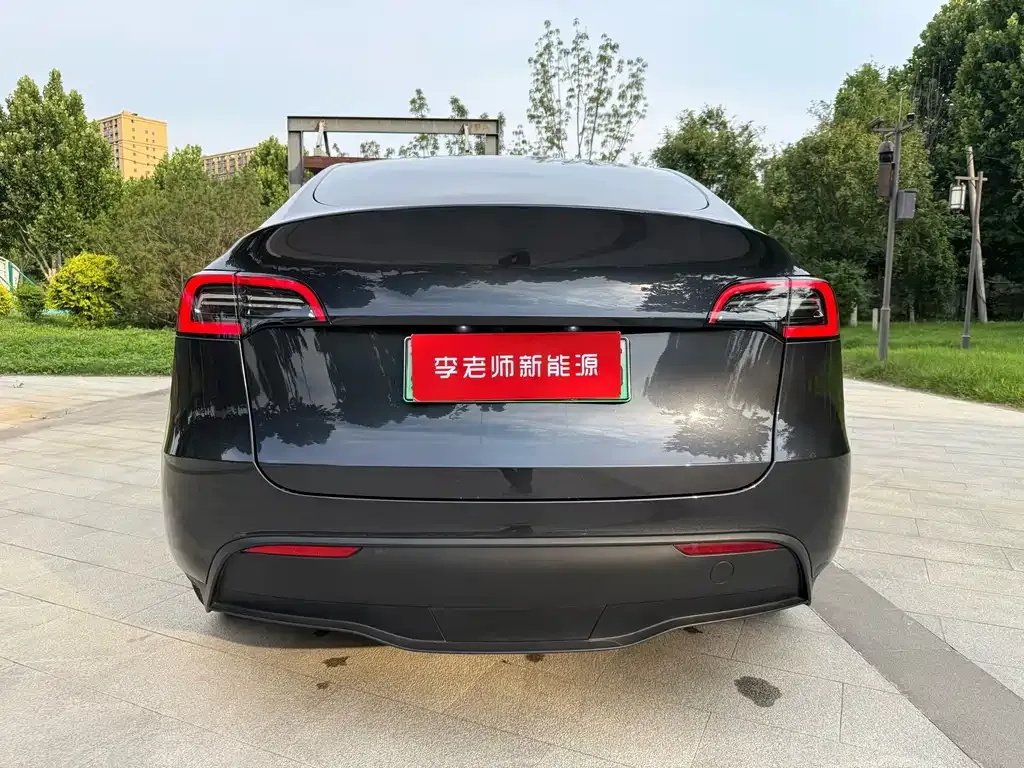 Tesla Model Y — фото 5