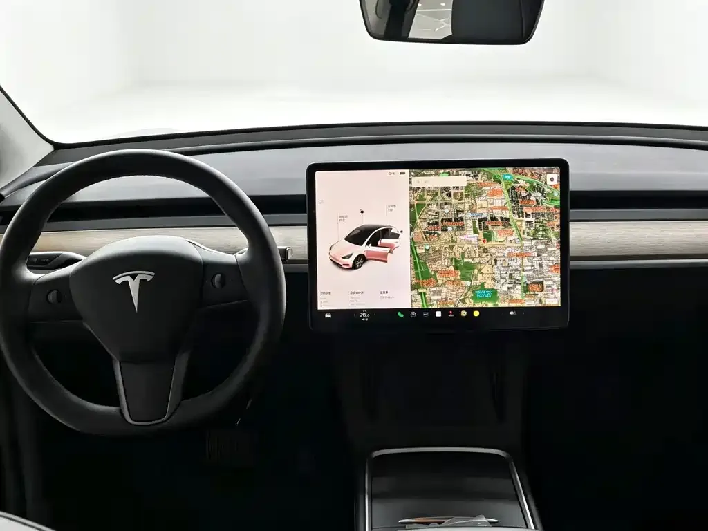 Tesla Model Y — фото 5
