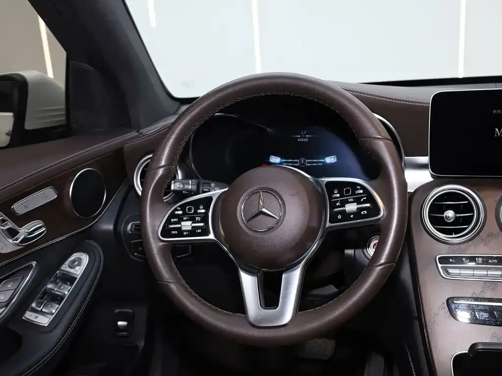 Mercedes-Benz GLC — фото 5