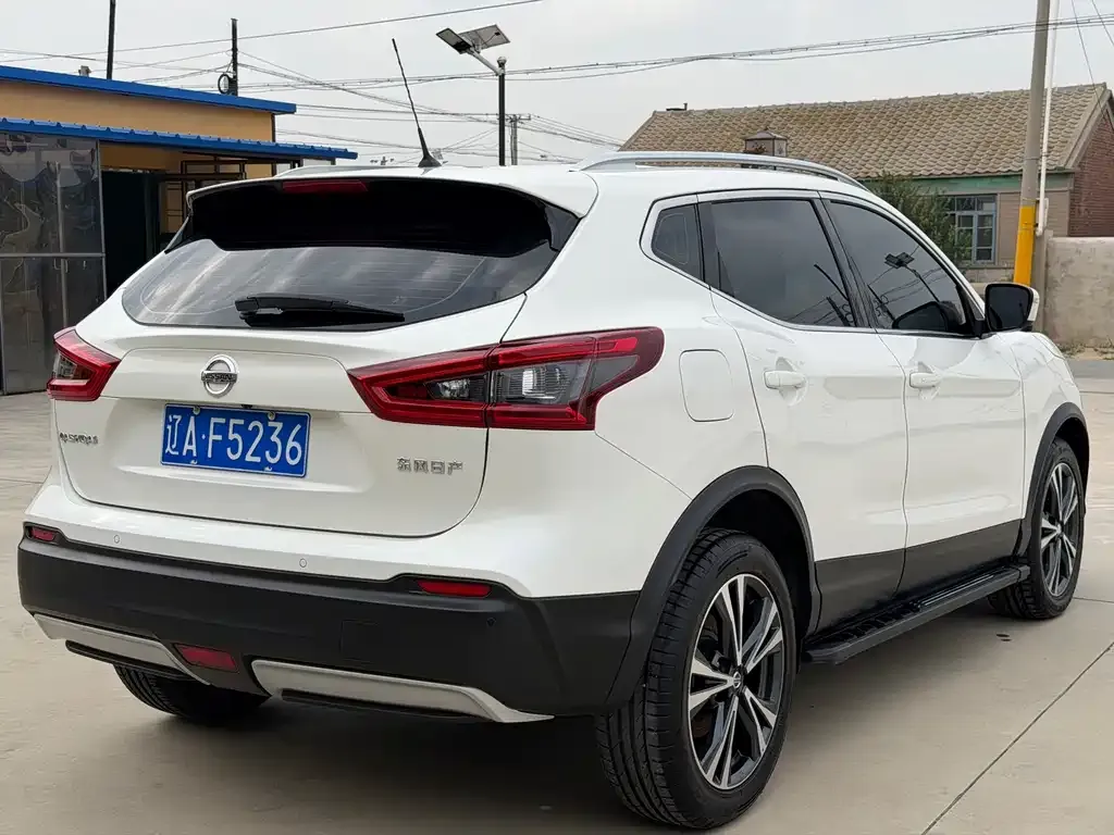 Nissan Qashqai — фото 10