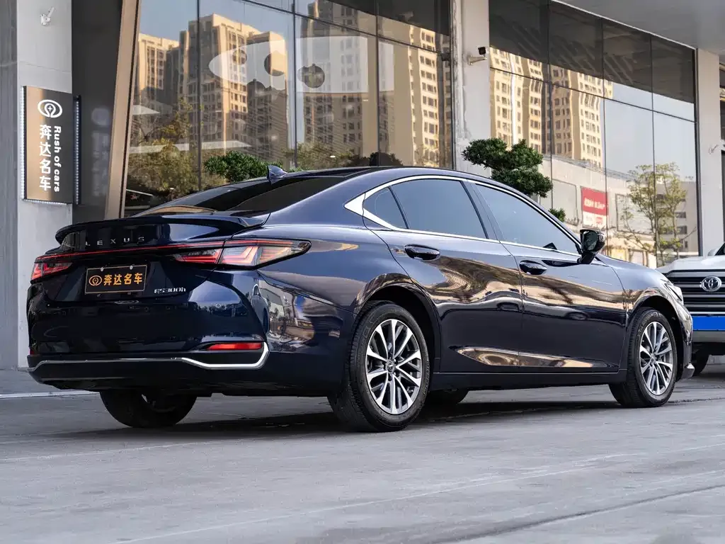 Lexus ES — фото 10