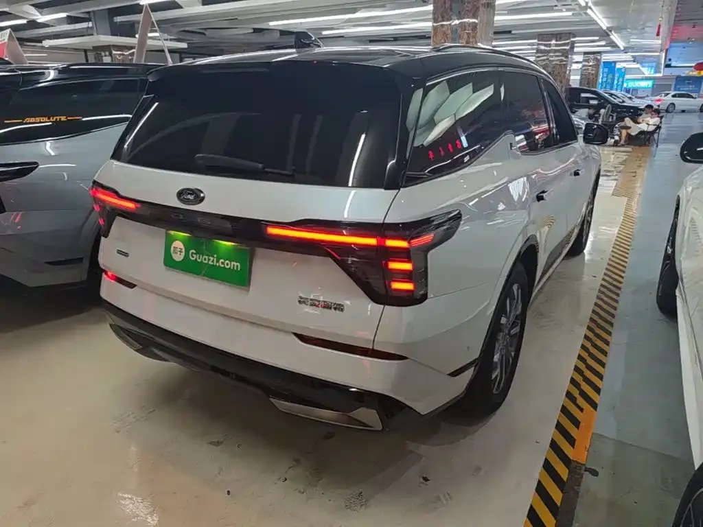 Ford Edge — фото 10