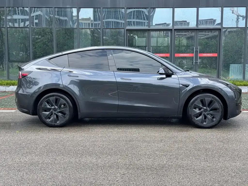 Tesla Model Y — фото 7