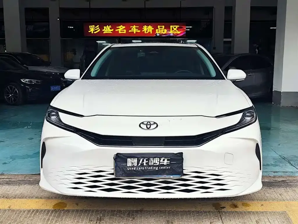 Toyota Camry — фото 8
