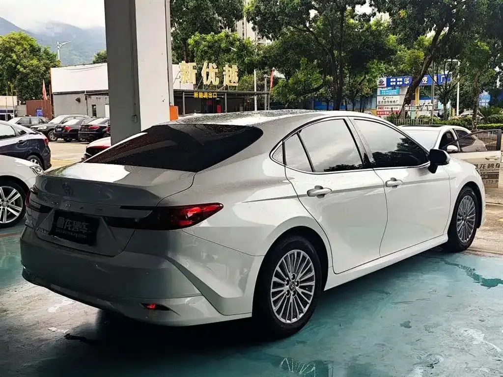 Toyota Camry — фото 9