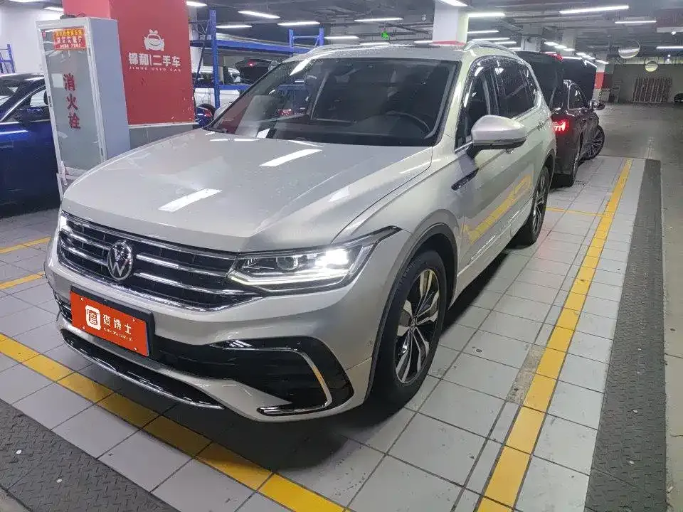 Volkswagen Tiguan L — фото 1