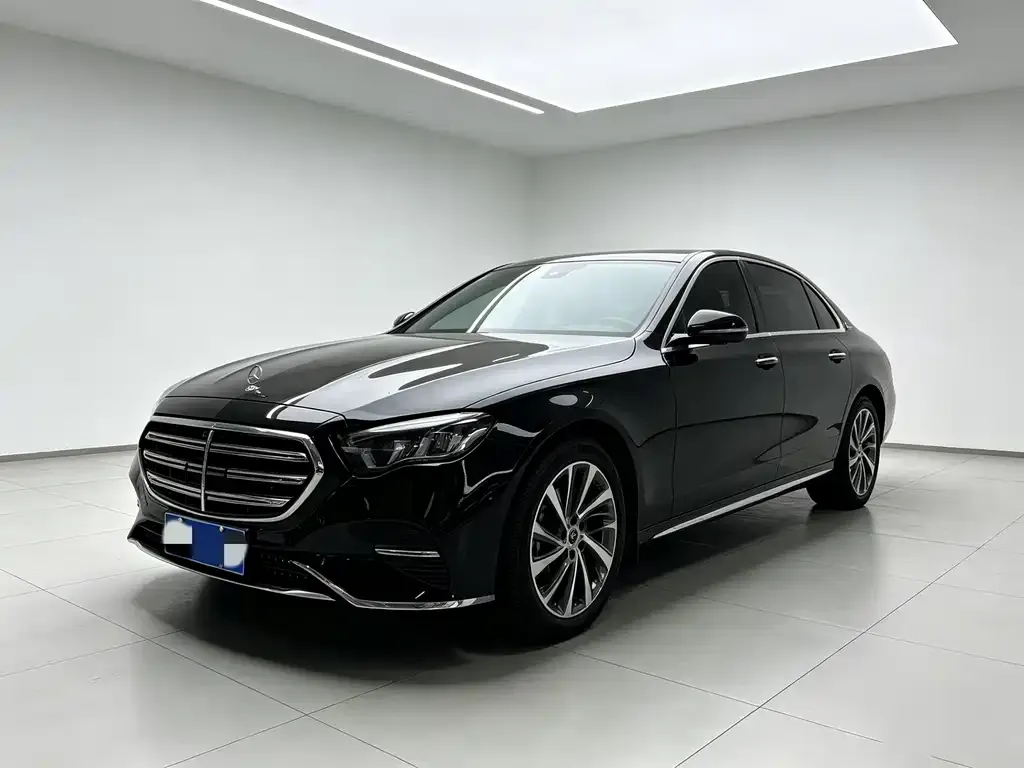 Mercedes-Benz E-Class — фото 1