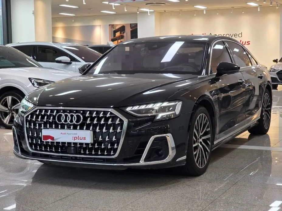 Audi A8 — фото 1