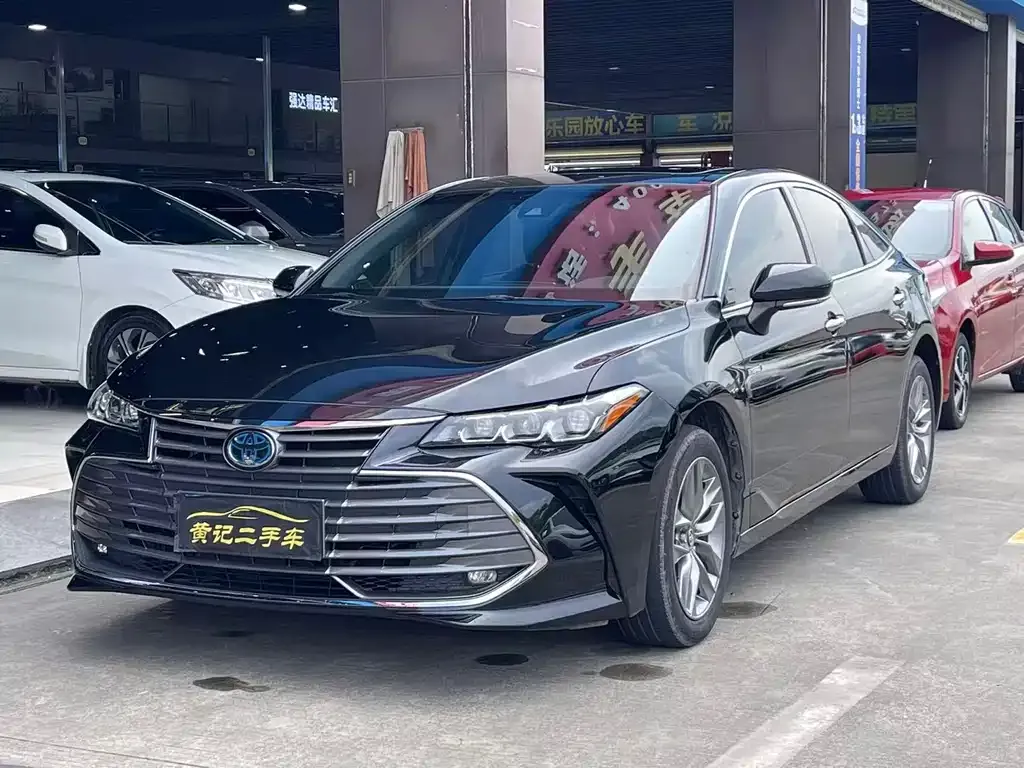 Toyota Avalon — фото 1