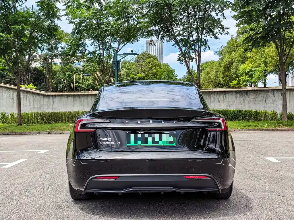 Tesla Model 3 — фото 8