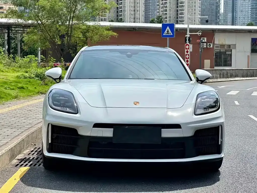 Porsche Panamera — фото 1