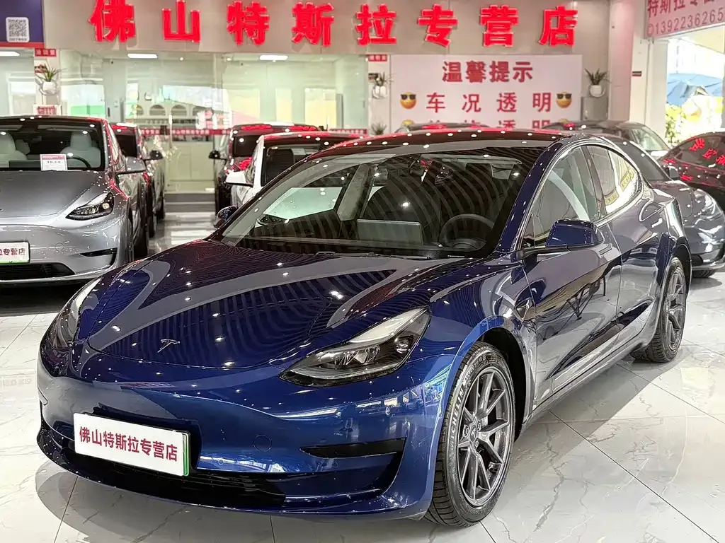 Tesla Model 3 — фото 1