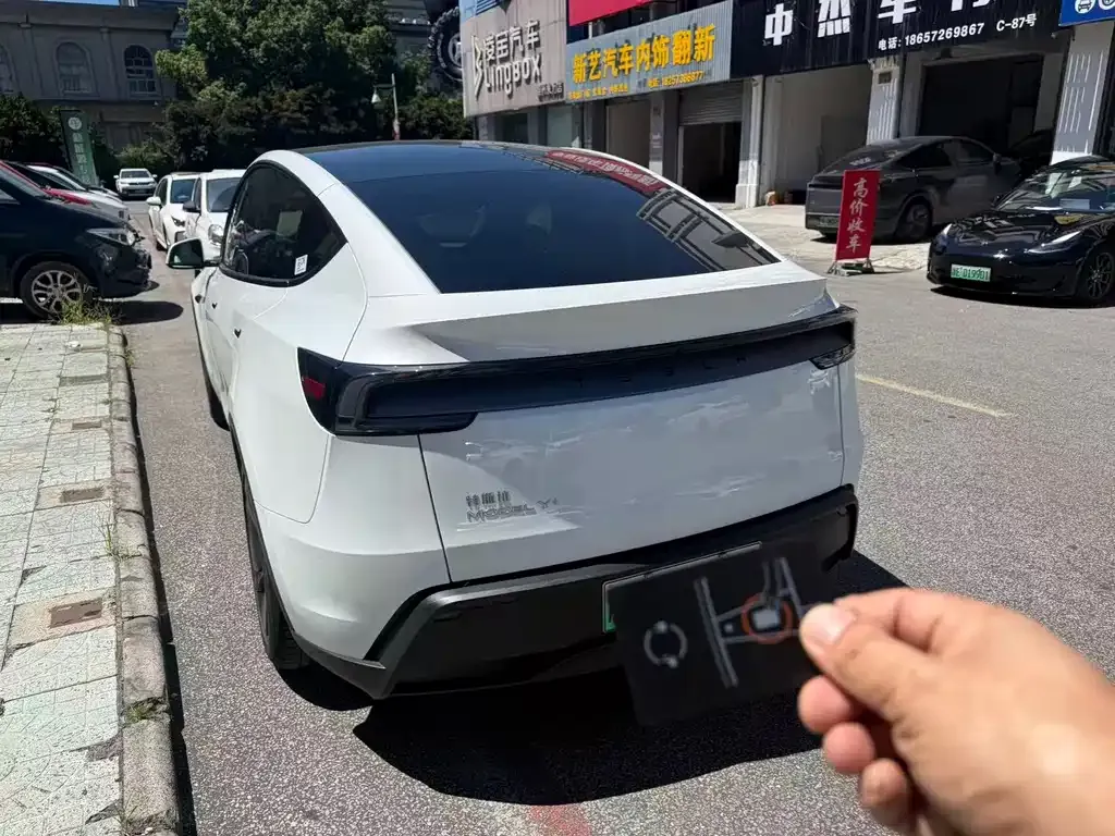 Tesla Model Y — фото 4