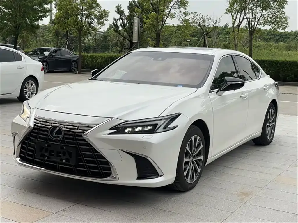 Lexus ES — фото 1