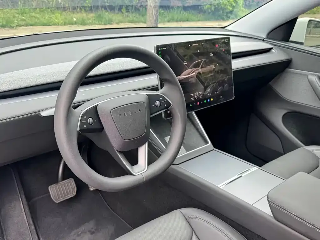 Tesla Model Y — фото 2