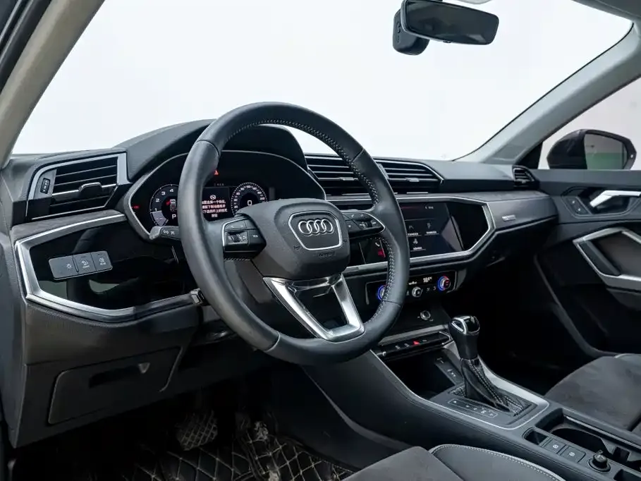 Audi Q3 — фото 8